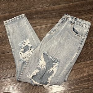 White Fox Boutique Ripped Jeans. Size M. Great condition.